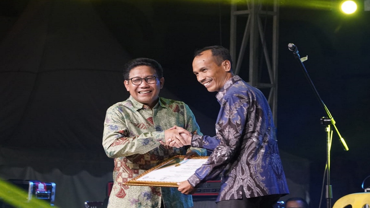 Mendes-PDTT, Abdul Muhaimin Iskandar Serahkan Penghargaan pada gelaran Pesta Rakyat Hari BUMDes